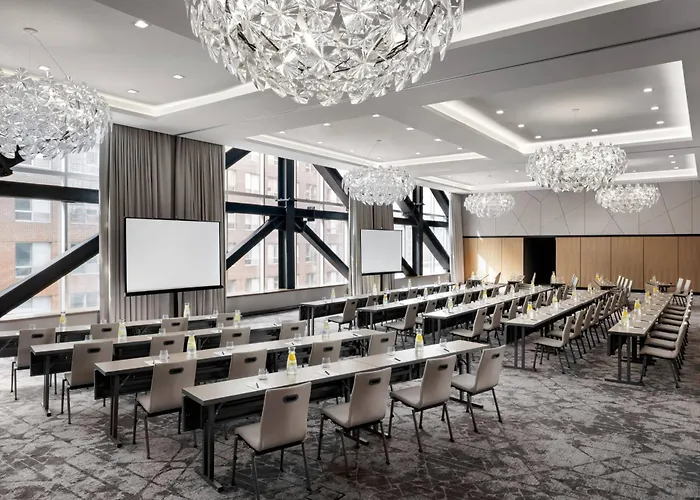 Humaniti Hotel Montreal, Autograph Collection