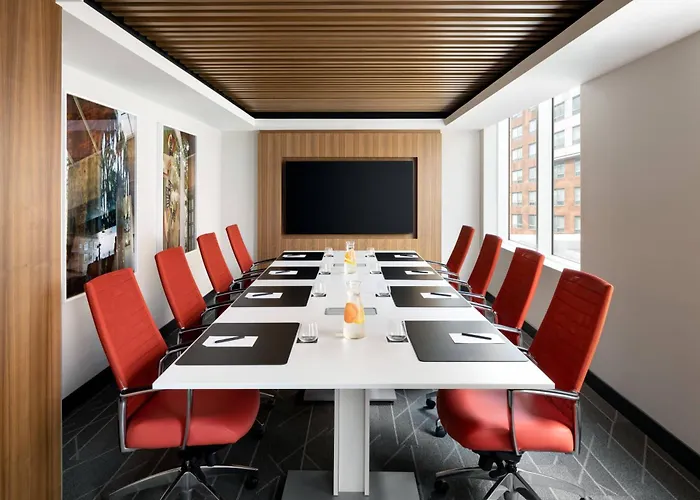 Humaniti Hotel Montreal, Autograph Collection