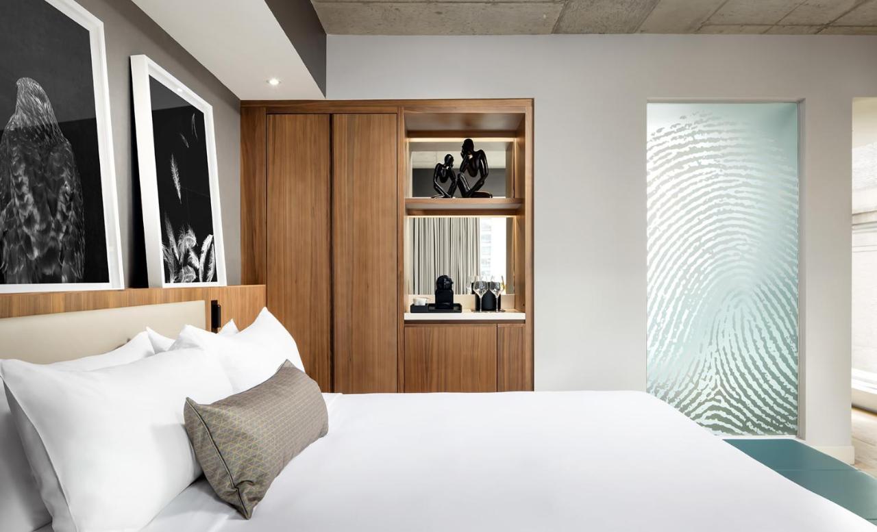 Humaniti Montreal, Autograph Collection Montreal